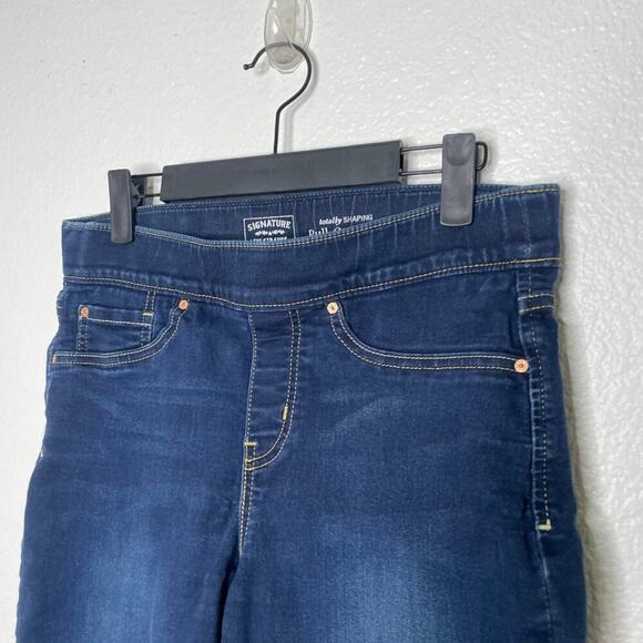 Signature Levis Womens Jeans Size 30 Blue Totally Shaping Pull On Skinny Leg - Picture 11 of 15